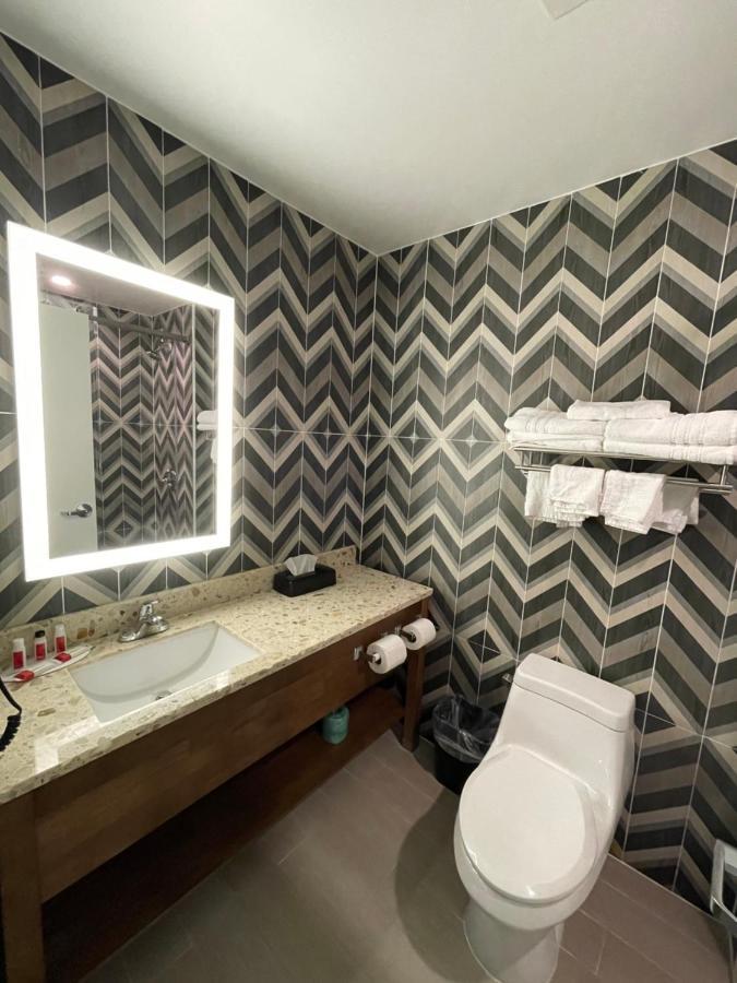 Super 8 By Wyndham Brooklyn Williamsburg Otel New York Dış mekan fotoğraf
