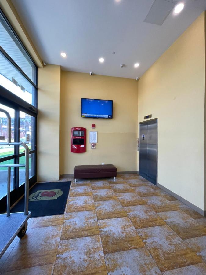 Super 8 By Wyndham Brooklyn Williamsburg Otel New York Dış mekan fotoğraf